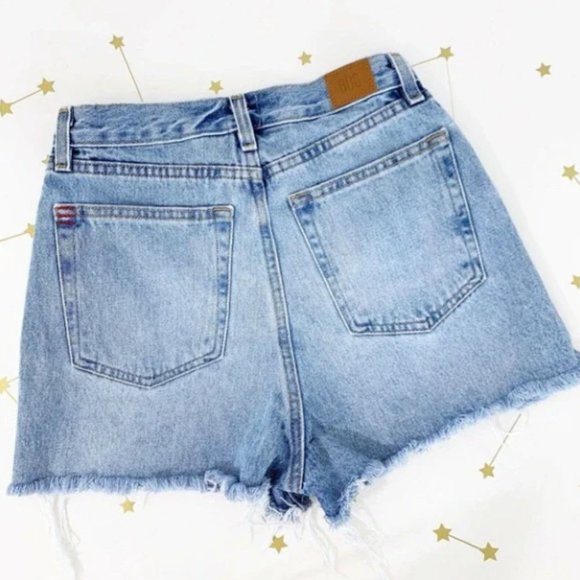 BDG Urban Outfitters girlfriend high rise shorts medium wash size 28 - Picture 4 of 5